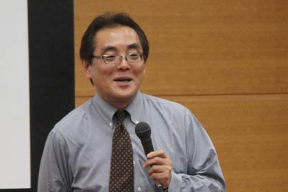 16日行われた三条市地域防災セミナーで講演する三条市防災対策総合アドバイザーの群馬大学大学院・片田敏孝教授