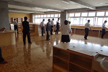  裏館小学校の図書室
