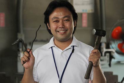 越後三条鍛冶集団の小山雅由振興企画員
