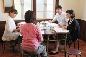 先輩出店者として講師を務める「BonBon」で「創業塾ポンテキア」の打ち合わせ