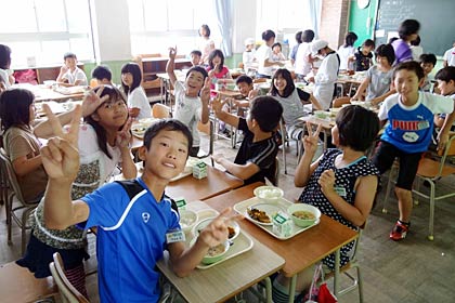  今の教室で最後の給食