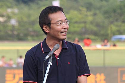  あいさつする国定三条市長
