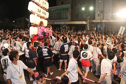  竿灯まつりでもちまき