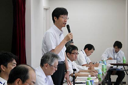  あいさつする鈴木市長