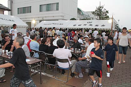  大にぎわいの模擬店