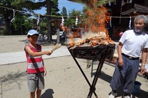 「はしの日」の8月4日に三条市・八幡宮で行われた県央食品衛生協会三条支部の「はし供養祭」