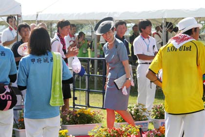  視察を終わって競技会場を後にされる高円宮妃殿下