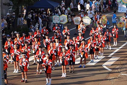  凧と凧ばやし踊りパレード
