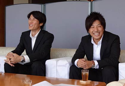  左が(株)フタバの営業部の酒井さん、右が江口社長