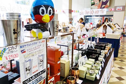  東京ヤクルトスワローズのマスコットキャラクターつば九郎のエコカップも