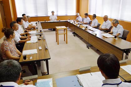  7日開かれた三条市（仮称）第一中学校区統合小学校校名等制定委員会第2回会議