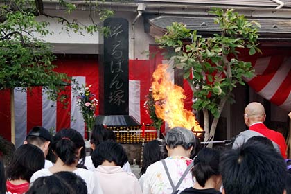 宗正寺に建つそろばん塚
