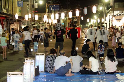 11日行われた燕市・分水商工会青年部による「まちなか盆踊り」