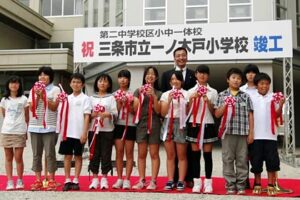 12日行われた一ノ木戸小学校の竣工式