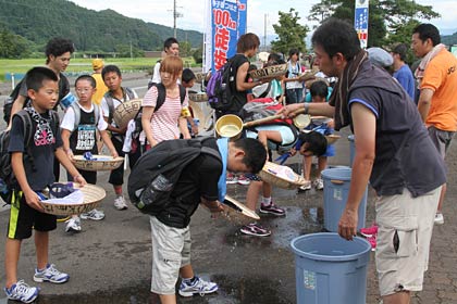 ひめさゆりパークで休憩して水かけ