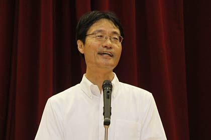 選手を祝福する鈴木燕市長