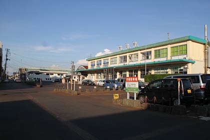 25日に吉田駅開業百周年記念イベントが行われるJR吉田駅前広場