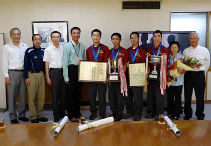 インターハイで優勝した新潟県央工業高校山岳部が国定三条市長を表敬訪問