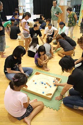 26日に、燕市児童研修館「こどもの森」で開かれたC1カロムグランプリ新潟県大会