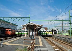 越後線開業100周年記念臨時列車の運行でJR吉田駅では貴重な瞬間が誕生
