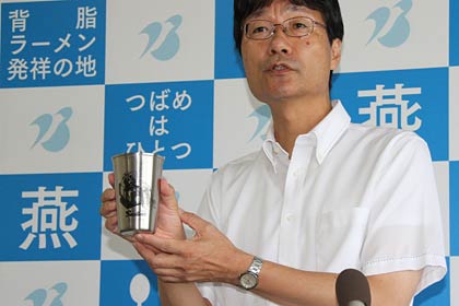 オリジナルデザインの「つば九郎ECOカップ」