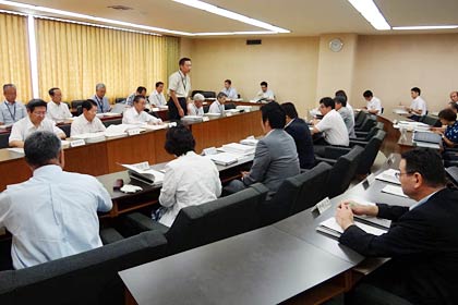 29日開かれた三条市議会9月定例会の議案概要説明会