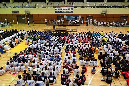  1,250人が参加して1日行われた第8回市民総合体育祭総合開会式