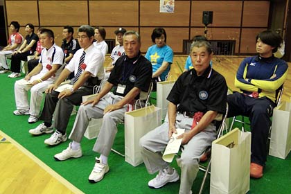  表彰された優秀指導者4人と優秀競技者11人・団体