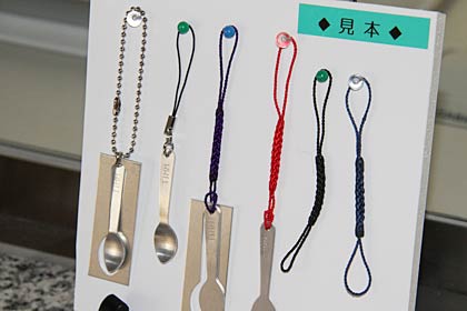 販売している6種類のストラップとチェーン