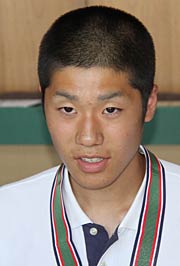 鈴木市長と話す熊倉君
