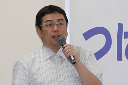 講演する独立行政法人中小企業基盤整備機構地域活性化チーフアドバイザーの西場さん
