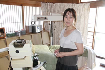 主催する認知症予防教室＆元気脳づくりの会「のぞミング」の代表で認知症予防士の長岡和美さん、自宅のエステティックサロンで