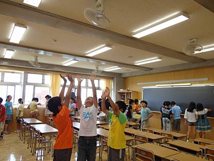 扇風機の風に「涼し～！」