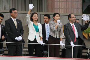 前列左から谷垣総裁、金子氏、小渕衆院議員、細田氏