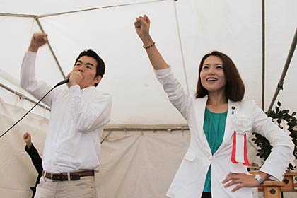 名古屋市議のリードでガンバローコール