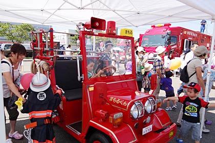 吉田消防署のミニ消防車「まもる君」は昨年も子どもたちに大人気