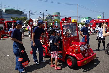 吉田消防署のミニ消防車「まもる君」