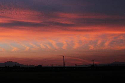  三条市上須頃地内から10日の朝焼け