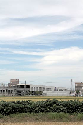 JR燕三条駅とフェーン現象の空と雲