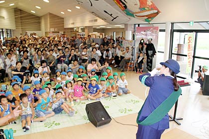 約300人でぎっしりになった会場