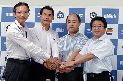 三条市、越前市、関市、三木市の4市長が「金属産業都市にける地場産業の活性化に関する共同宣言」
