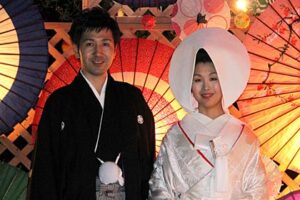 22、23日と加茂・青海神社周辺で「小京都を楽しむ会 AKARIBA 2012」、初日22日は秋晴れの下、昨年に続く「あかりの結婚式」で大勢の市民が花婿花嫁を祝福