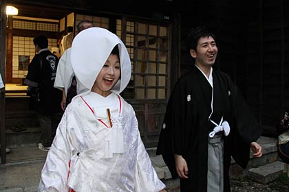 友人と会って笑顔があふれるふたり