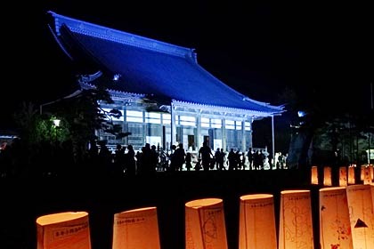  「本寺小路あかり物語第八章」で30日までライトアップされている三条別院