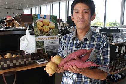 写真にはジャガイモも写っているが、今はサツマイモだけ