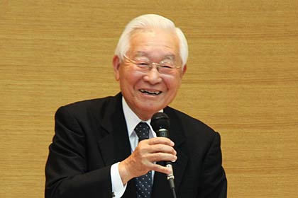 講演する庄山さん