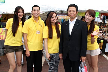  燕三条カレー産業博の新潟ガールズ集団と燕三条JC新旧理事長