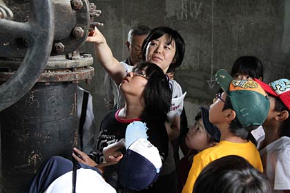写生後はふだん非公開の水道の塔の内部を見学