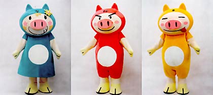 3匹の「おしくらマン」、左から七子、団十郎、三平