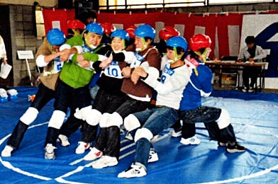 武雄市で毎年行われている全日本美味暮まんじゅう選手権大会のようす